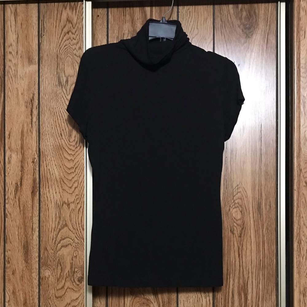 Short sleeve turtle neck shirt